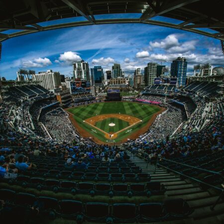 How To Bet On The Big Baseball Favorites